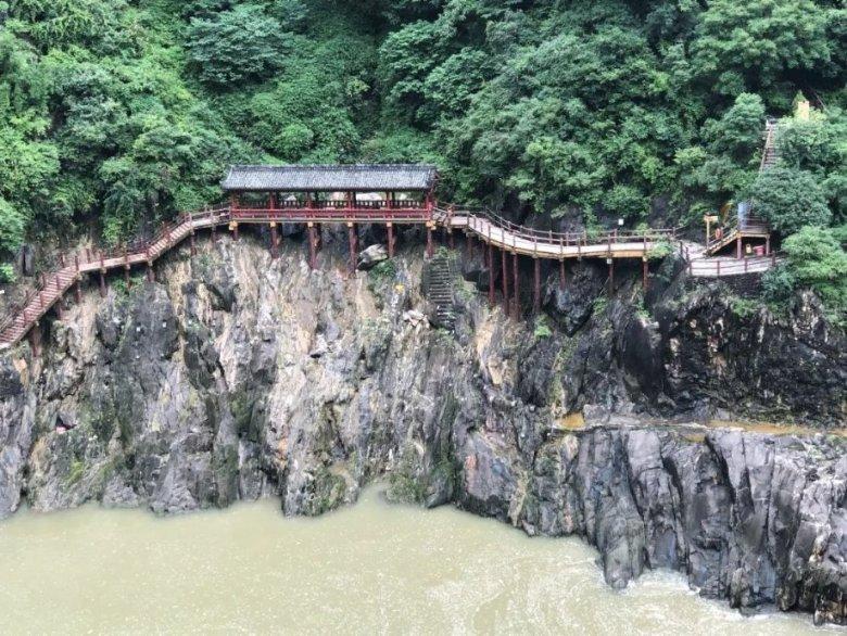 刘楚恬:2岁出道年入百万,因长相甜美被禁止整容,如今长成啥样